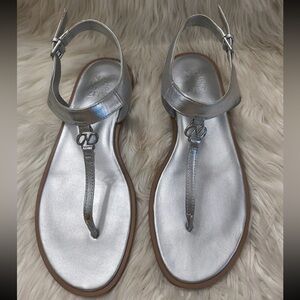 NIB Women's Naturalizer Lizzi Silver Sandal - Size 9.5 Wide